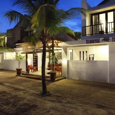 Seminyak Townhouse Aparthotel Buitenkant foto
