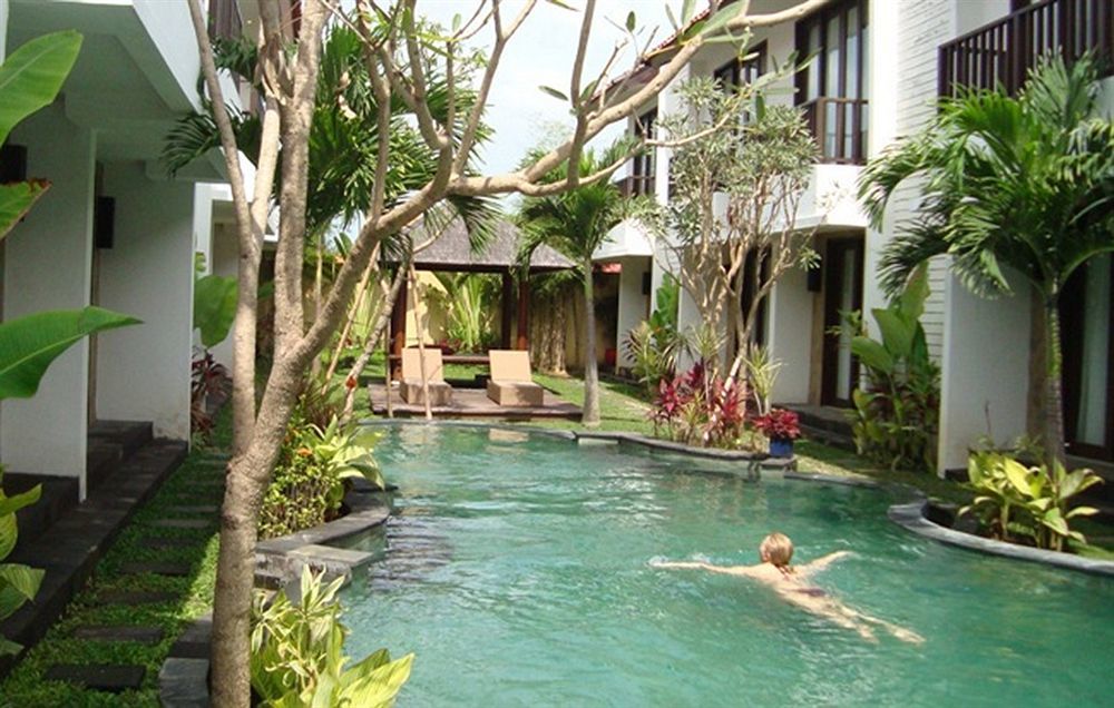 Seminyak Townhouse Aparthotel Buitenkant foto
